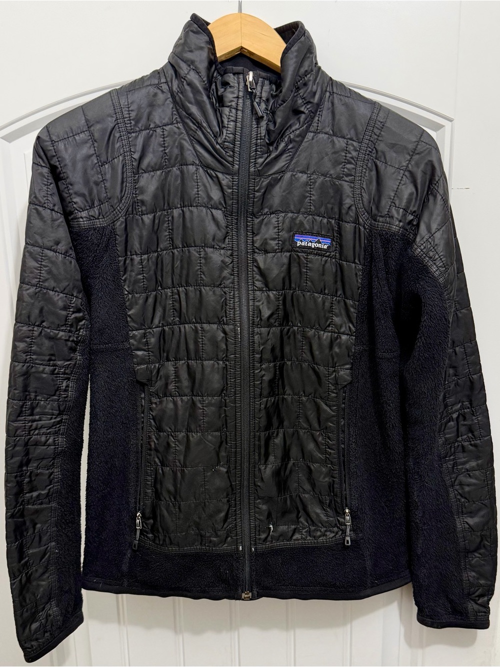 Patagonia Women’s Nano Puff Hybrid Jacket, Size Medium, Black, Some Wear, 83326